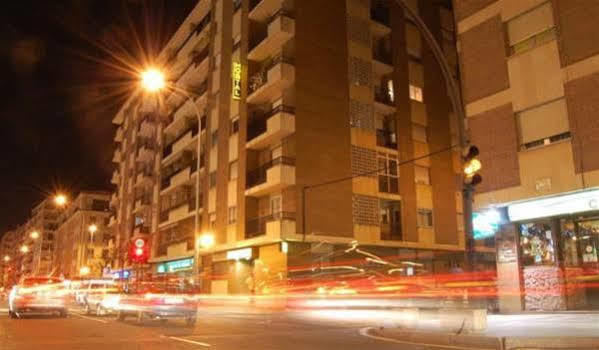 סלאמנקה Hostal Los Infantes מראה חיצוני תמונה